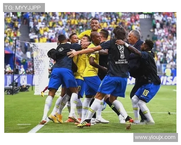 巴西足球明星抵达机场瞬间引发粉丝热潮精彩瞬间尽在镜头之中